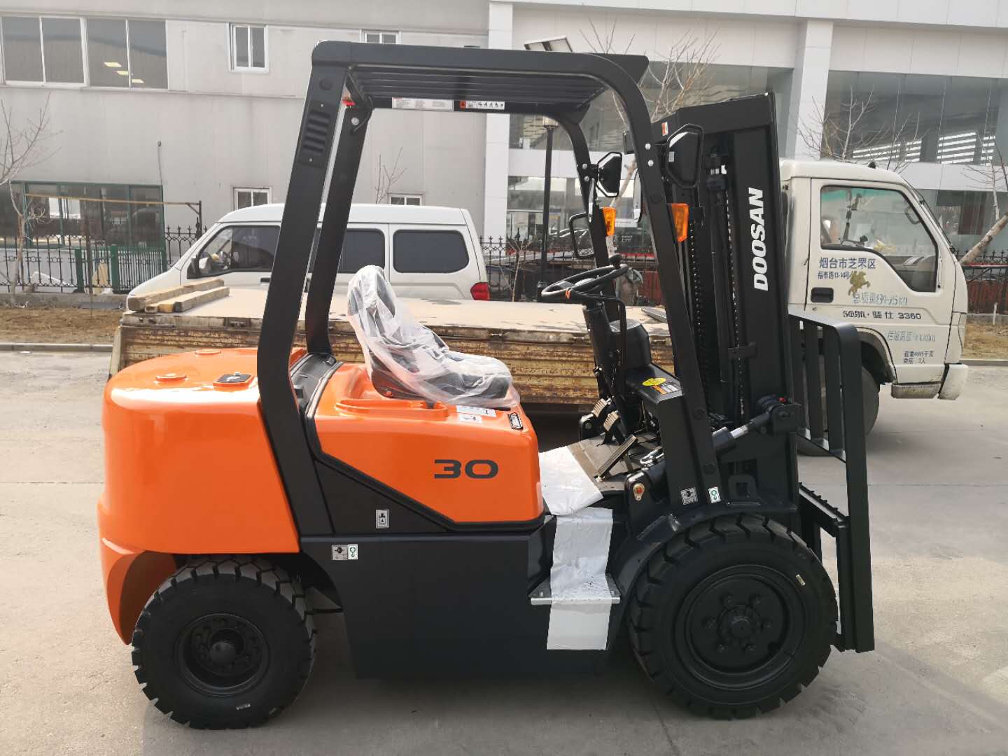 煙臺斗山大宇叉車授權(quán)銷售DB58發(fā)動機內(nèi)燃柴油叉車定制